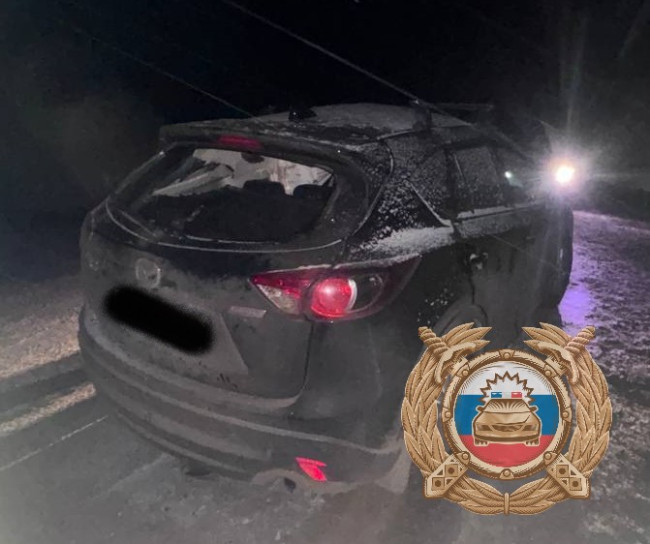 Столкновение грузовика и кроссовера в Балаковском районе: пострадал водитель Mazda