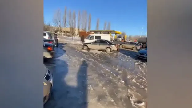 Коммунальная авария в Заводском районе привела к замерзанию автомобилей