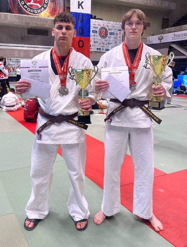 Саратовские юниоры завоевали серебро на Первенстве России по кудо в Москве