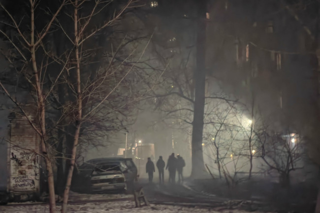 В Саратове на Шелковичной улице загорелся автомобиль ВАЗ-2115