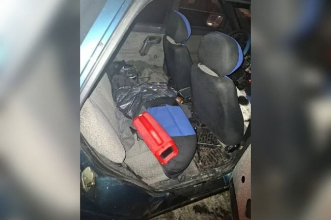 В Энгельсе двое мужчин избили сожителя женщины и украли его вещи