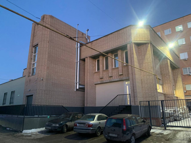 В Саратове демонтировали вывеску доставки роллов из-за нецензурного слова