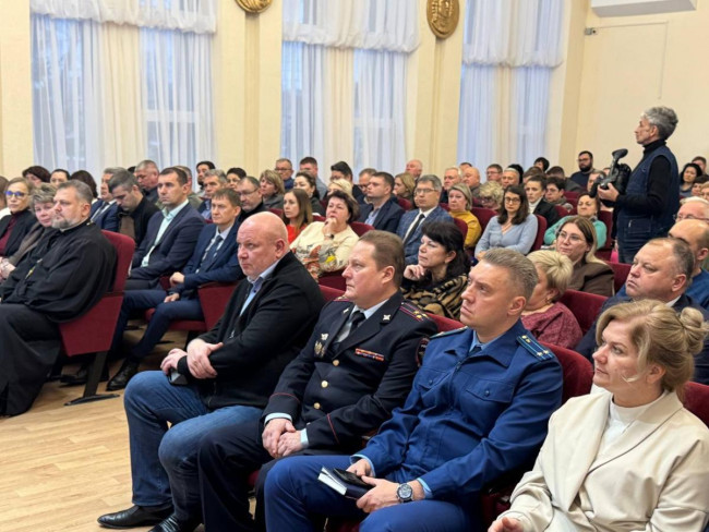 Максим Леонов отчитался о работе администрации Энгельсского района