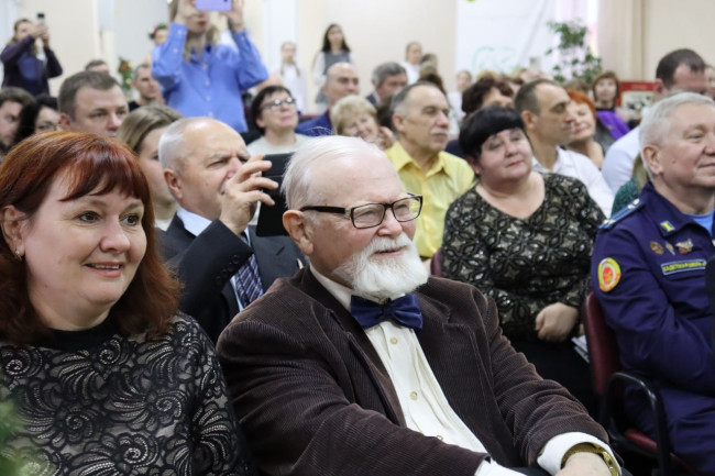 Центр юных натуралистов отметил 80-летие с выставкой и награждением педагогов