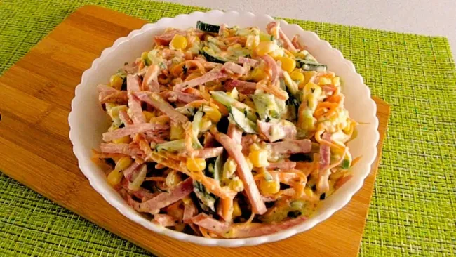 Салат &laquo;Венеция&raquo;: быстрое и вкусное блюдо для праздничного стола