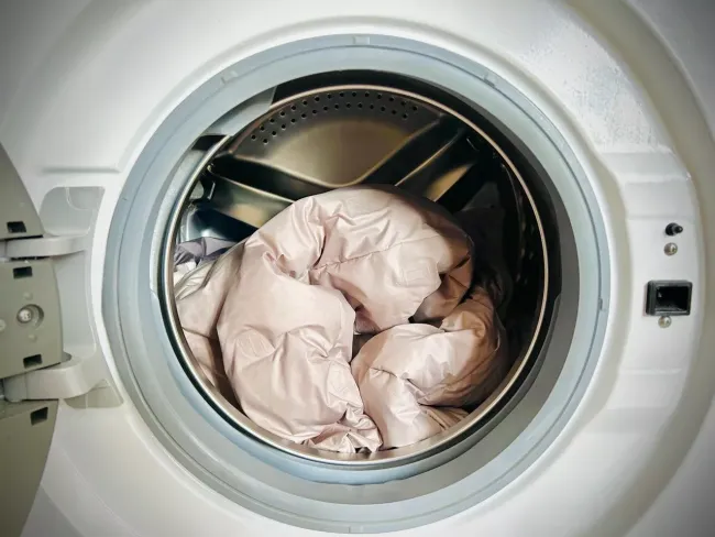 Как стирать пуховик без комков: простой лайфхак с картошкой