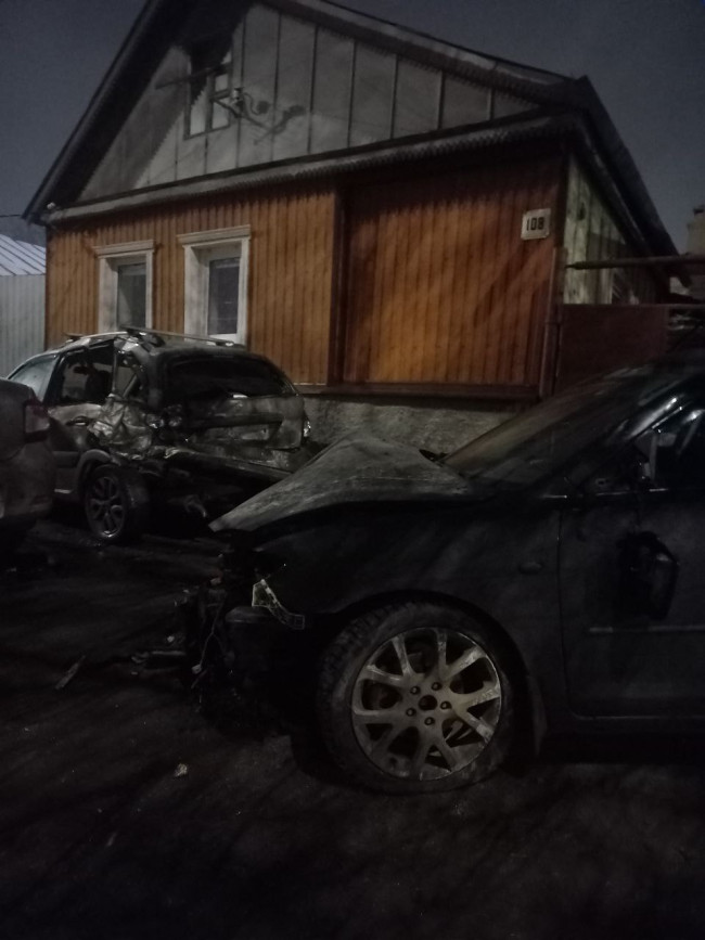 ДТП в Саратове: водитель иномарки в состоянии опьянения врезался в припаркованный автомобиль