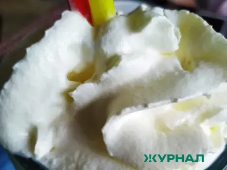 Универсальный крем для тортов на сгущенке и сметане: просто и вкусно