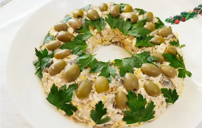 Салат &laquo;Леший&raquo;: оригинальное сочетание курицы и грибов для новогоднего стола