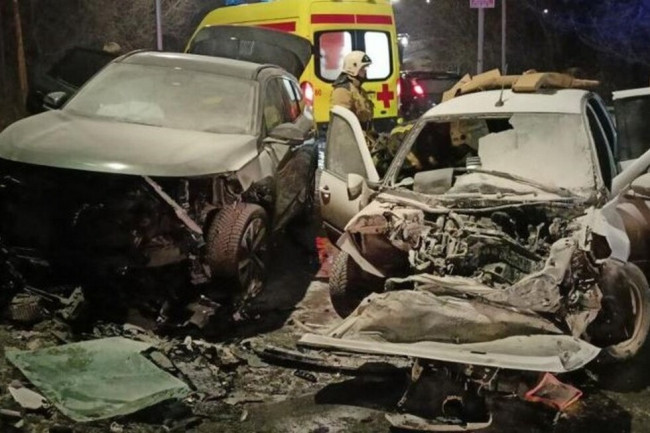 Два автомобиля столкнулись в Волжском районе Саратова, один человек госпитализирован