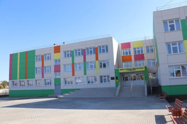 Передача школы имени Рудченко в Перелюбе на областной уровень обсуждена в облдуме