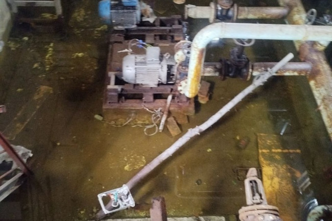 Затопление подвала дома в Заводском районе Саратова вызывает жалобы жильцов