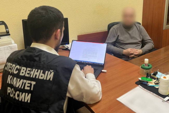 В Энгельсе мужчину обвиняют в хулиганстве после нападения на подростка