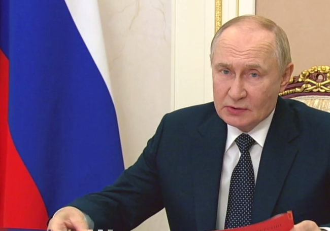 Путин наградил саратовских медиков и работников культуры за заслуги