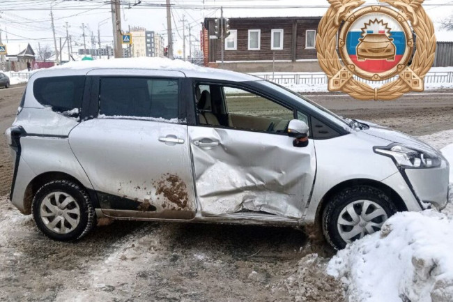 Столкновение иномарок в Балаково: пострадала водитель Toyota