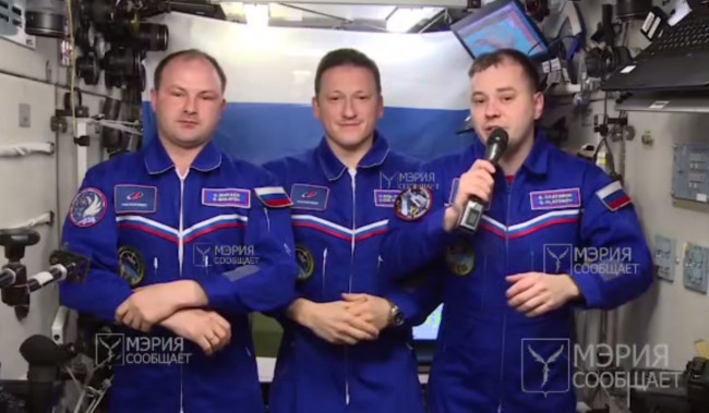 Космонавты Роскосмоса поздравили саратовцев с Новым годом из космоса