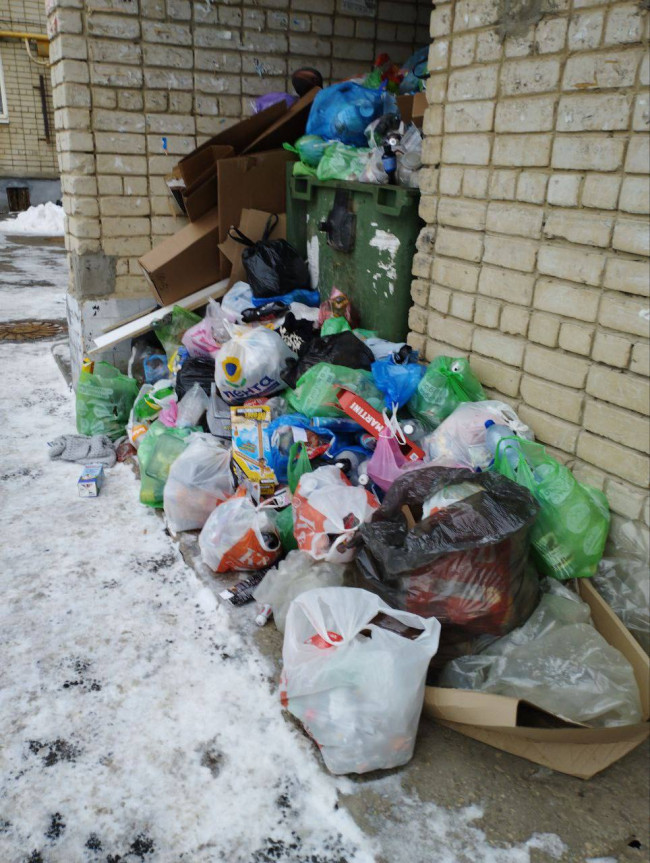 Администрация Энгельса обратится в прокуратуру из-за проблем с вывозом мусора