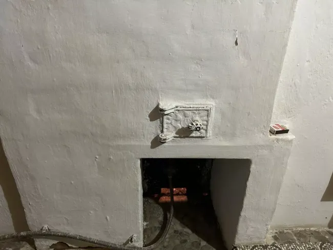 Надежный способ затирки трещин в печи: простой раствор из трех ингредиентов