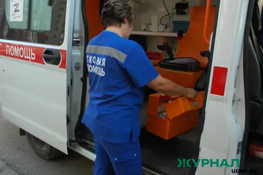 В Балаково &laquo;скорая помощь&raquo; застряла из-за нечищенного снега во дворе