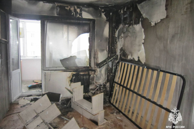 Пожар в Энгельсе из-за гирлянды в квартире на улице Ломоносова