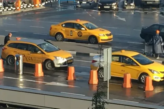 В Саратовской области увеличилось число такси-перевозчиков до 1800