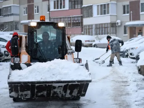 Проверка уборки снега во дворах Ленинского района Саратова: что известно