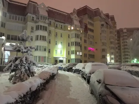 Сосульки угрожают безопасности жителей дома в Мирном переулке Саратове
