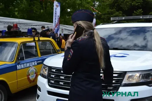В Саратове полиция проверяет видео с нападением на прохожего с молотком