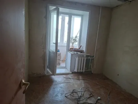 В Энгельсе судебные приставы взыскали деньги за некачественный потолок