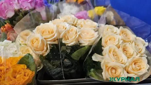 Студент из Балашова украл розы, разбив витрину магазина, и потерял девушку