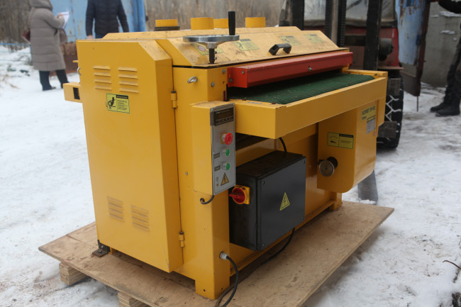 Саратовские таможенники передали шлифовальный станок в зону СВО