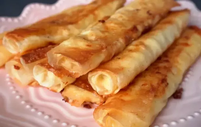 Сырные трубочки из лаваша за 10 минут &mdash; простой и вкусный перекус для занятых хозяек