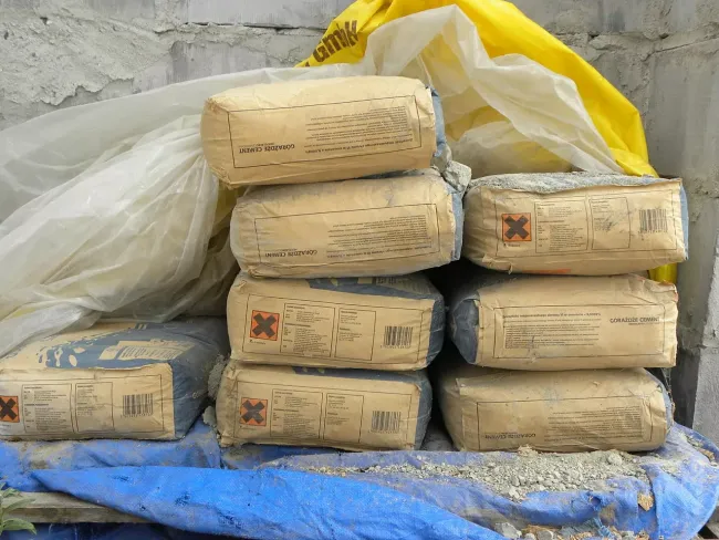 Как использовать затвердевший цемент для создания прочных столбов для качелей