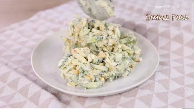 Вкусный салат &laquo;Вяксялям&raquo; с ветчиной и фруктами для любого стола