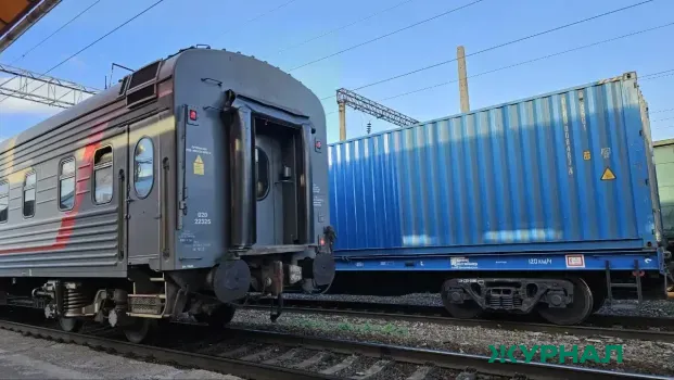 ДТП на железной дороге в Саратовской области: легковушка столкнулась с поездом