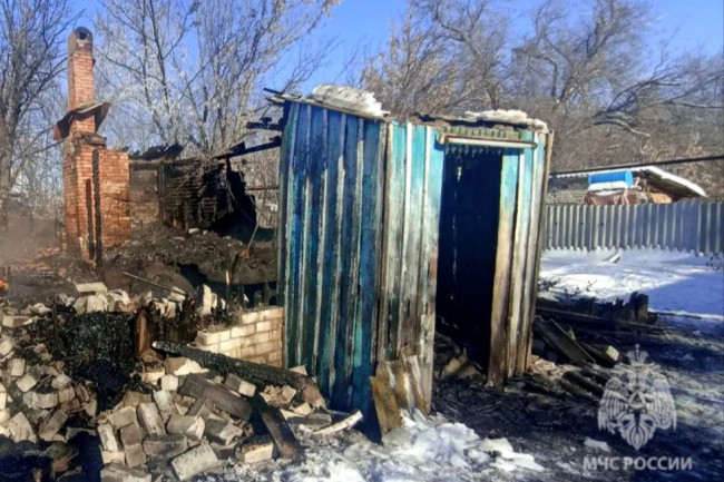 В Ровенском районе сгорел дом, никто не пострадал