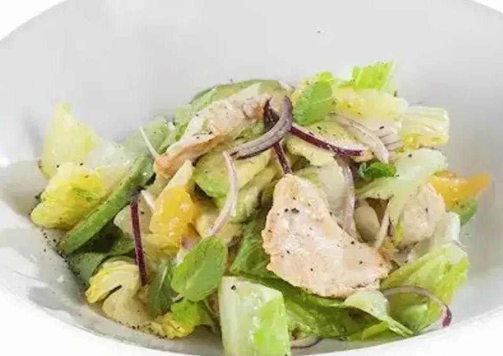 Кубинский куриный салат: легкое блюдо для обеда и праздника