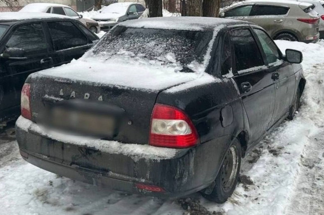 В Энгельсе 18-летний парень угнал машину у 22-летней девушки