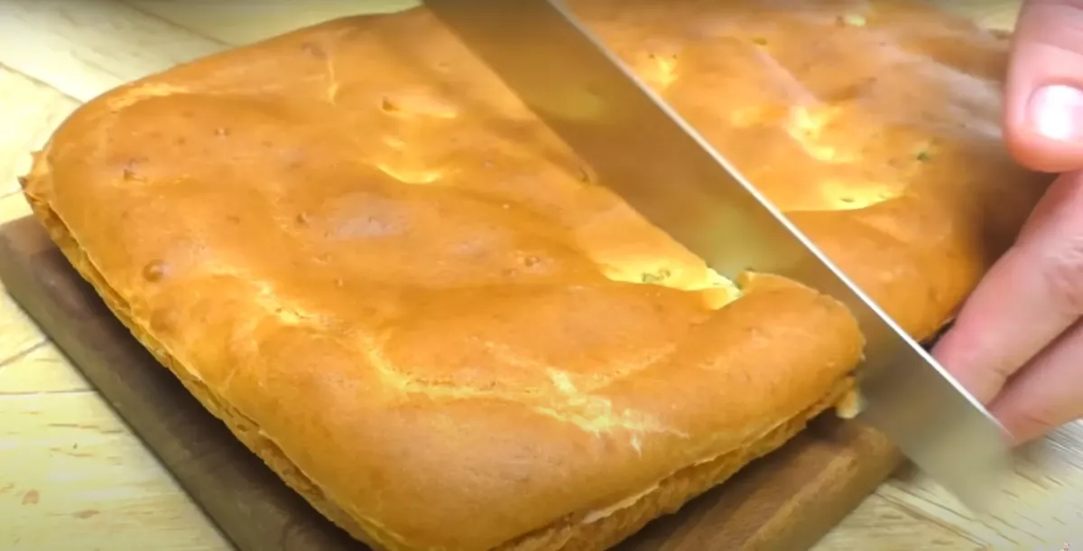 Ленивый курник: простой пирог с курицей и зеленью для завтрака и пикника