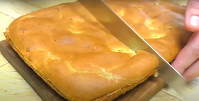 Ленивый курник: простой пирог с курицей и зеленью для завтрака и пикника