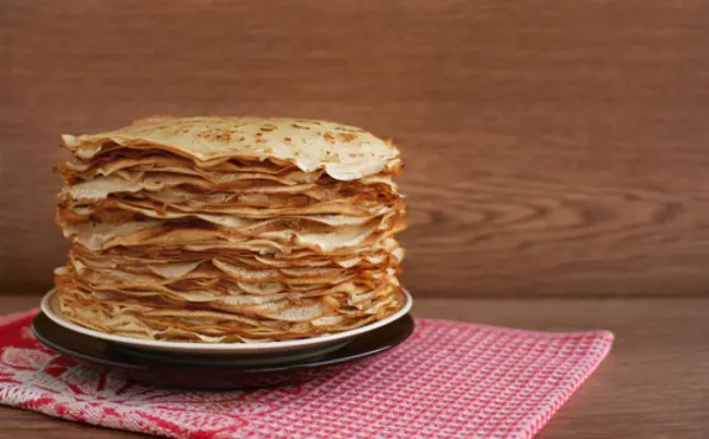 Тонкие блинчики с дырочками за 15 минут: простой рецепт для Масленицы