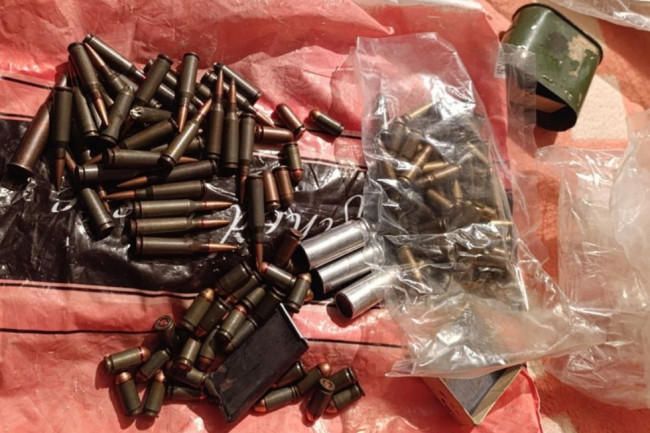 В Саратове мужчину заподозрили в хранении оружия и боеприпасов