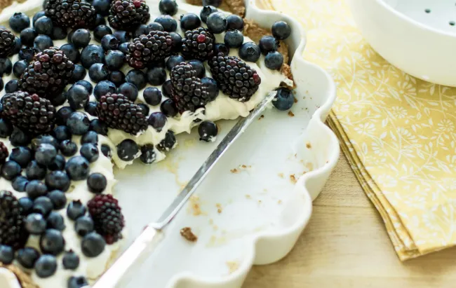 Творожная запеканка без муки и сахара: легкий десерт для всей семьи