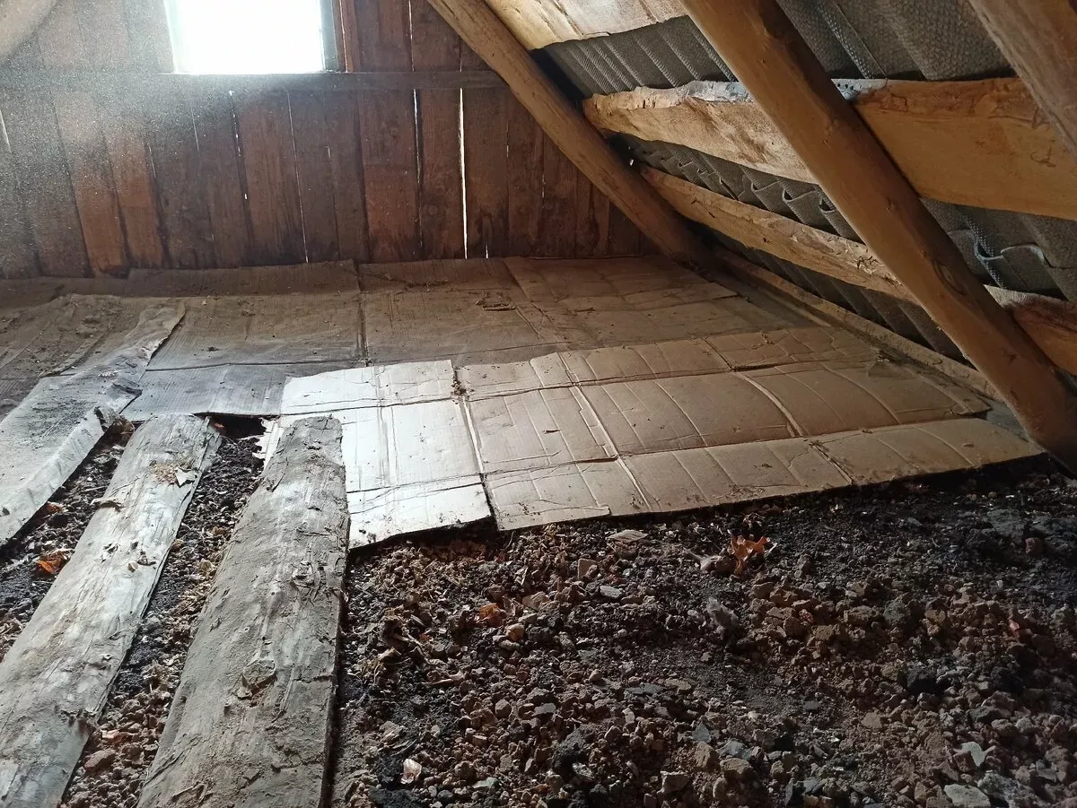 Утепление потолка бани из соломы и глины: простой способ сохранить тепло на десятилетия