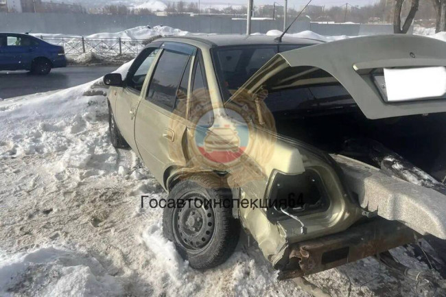 Столкновение Daewoo и Niva Chevrolet в Саратове: один водитель в больнице