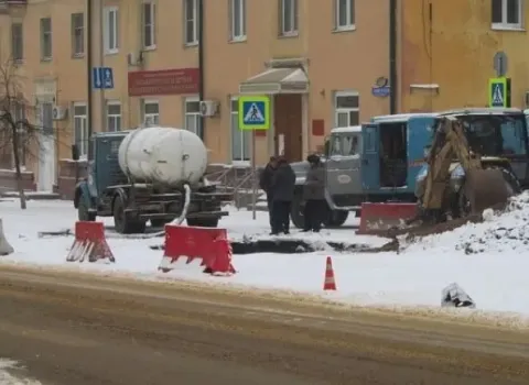 В Саратове улица Тархова оказалась затоплена водой