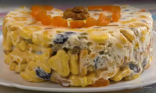 Торт за 5 минут: нежный десерт из печенья, орехов и сухофруктов для чаепития