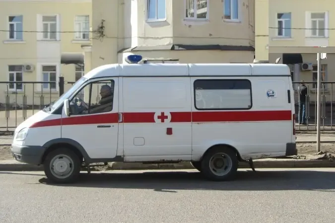 В Балаково школьница травмировалась при падении с высоты заброшенного здания