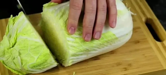 Салат с пекинской капустой и грушей: легкий и свежий вариант для любого стола