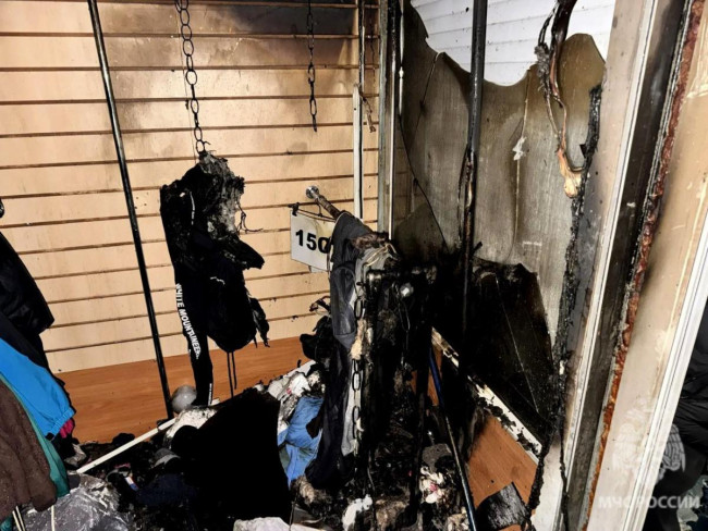 В Саратове сгорел торговый павильон на проспекте Энтузиастов